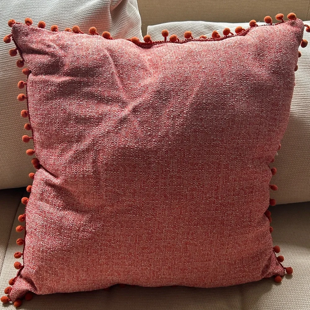 NWOT ACCENT PILLOW